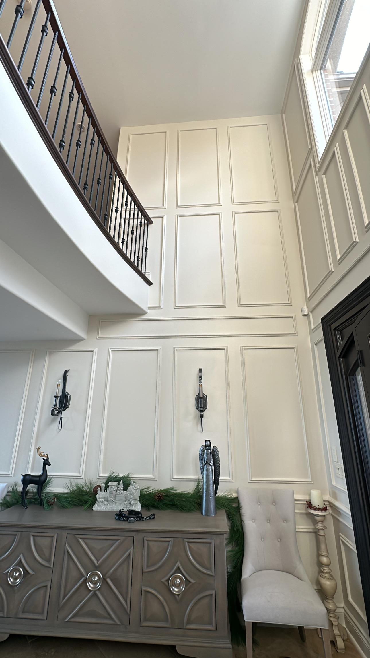 Two-storey white wall moulding